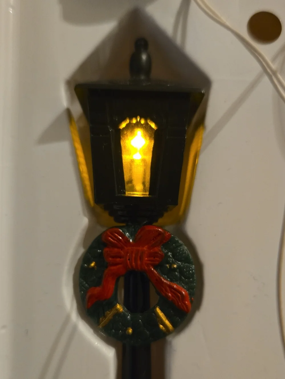 LEMAX Christmas Holiday Village Collection 4 Street Lamps that Light Up